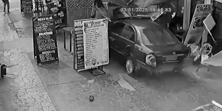 Conductor ingresó a gran velocidad en Paseo Peatonal Baquedano de Iquique